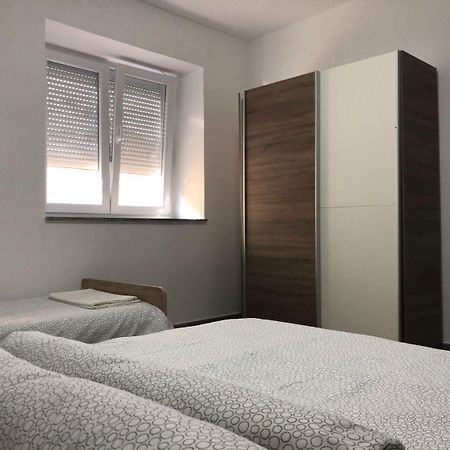 Apartments Milja - 10 M From Sea Мандре Екстериор снимка