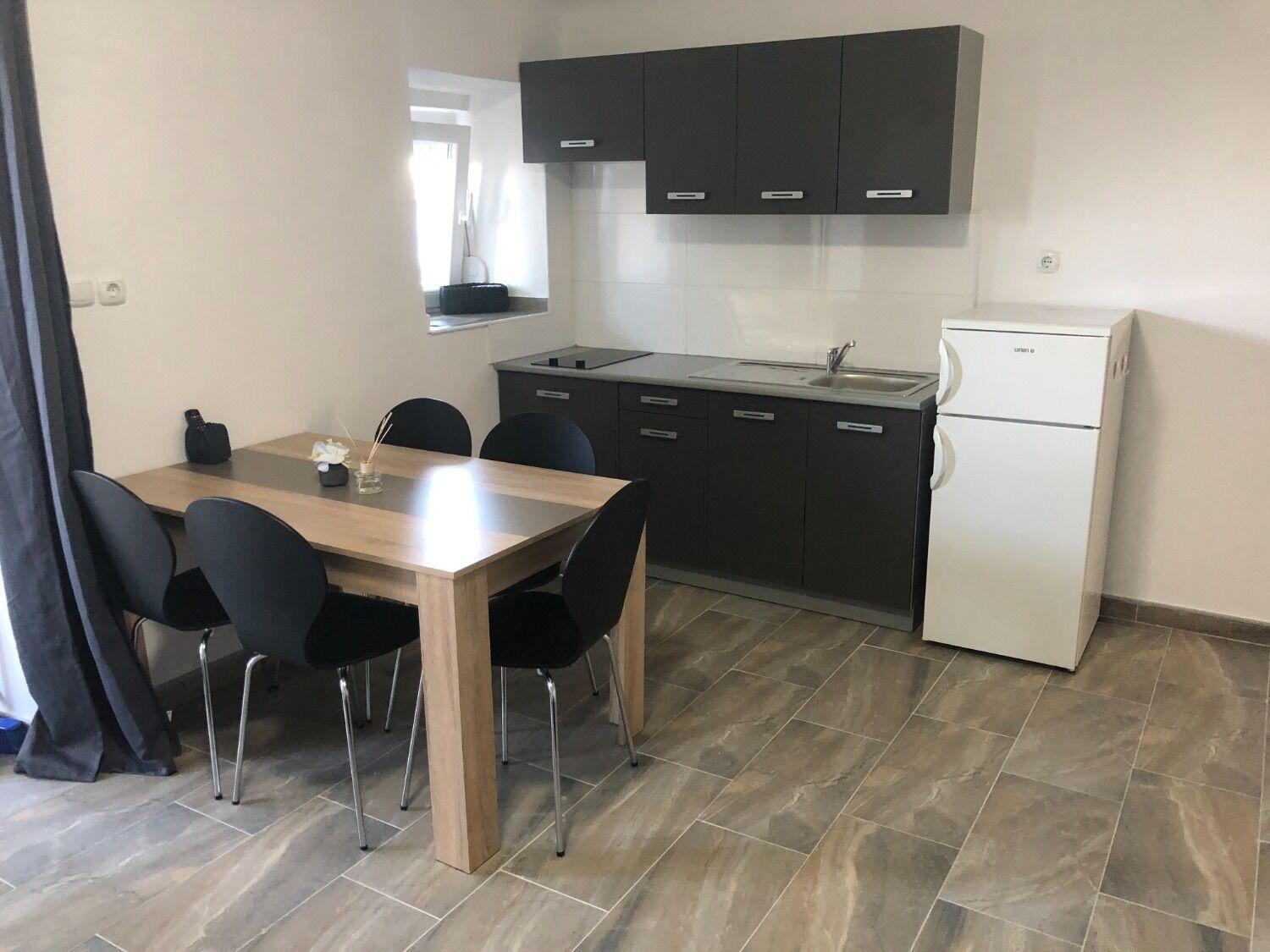 Apartments Milja - 10 M From Sea Мандре Екстериор снимка
