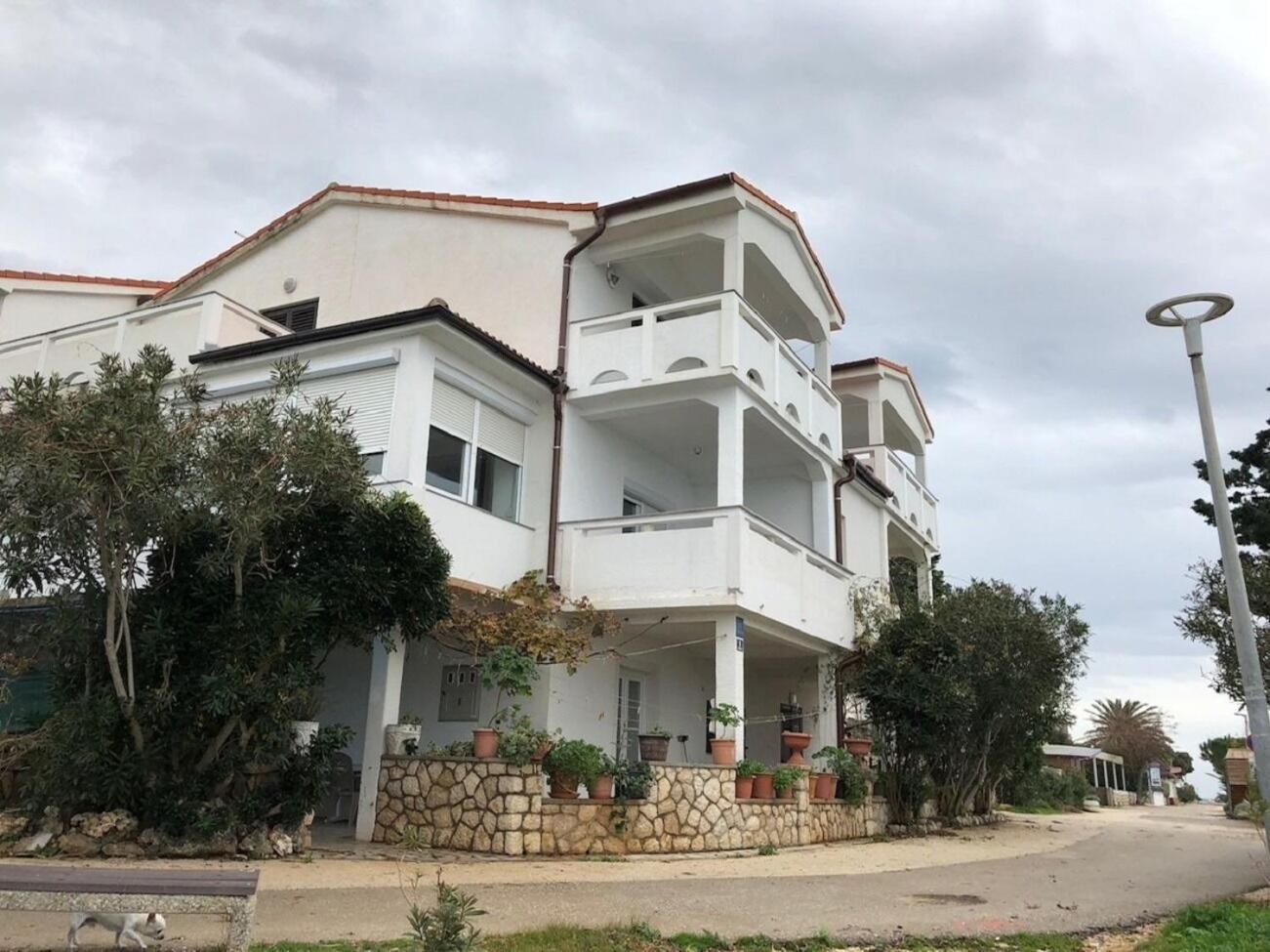 Apartments Milja - 10 M From Sea Мандре Екстериор снимка