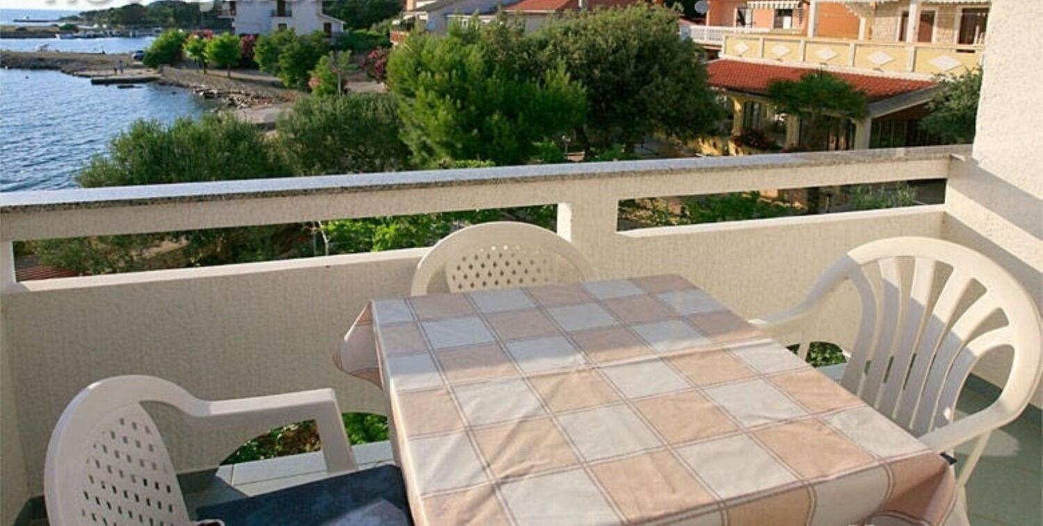 Apartments Milja - 10 M From Sea Мандре Екстериор снимка