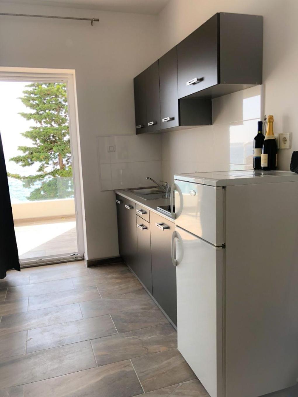 Apartments Milja - 10 M From Sea Мандре Екстериор снимка