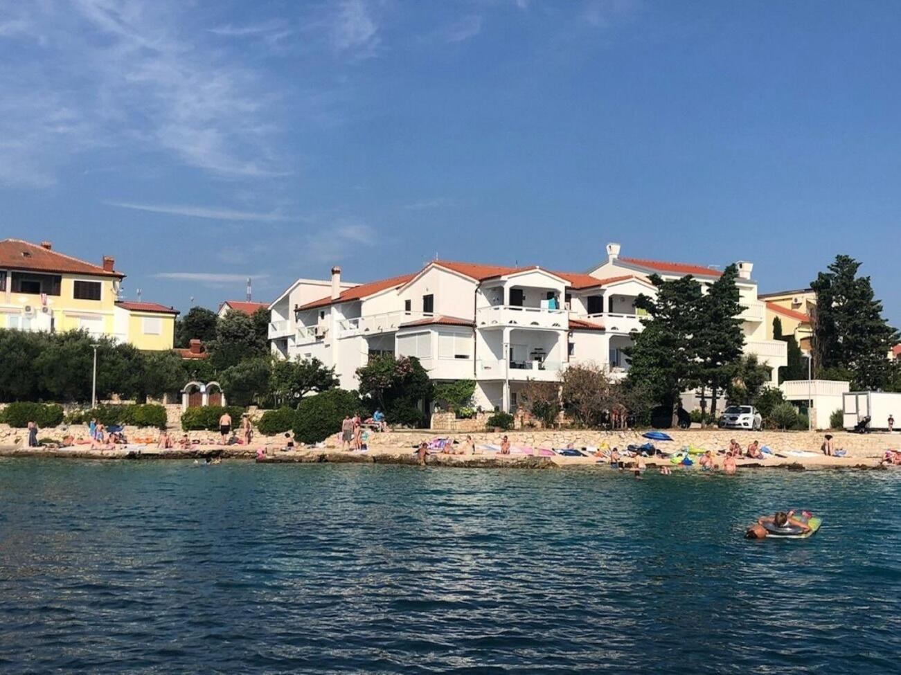 Apartments Milja - 10 M From Sea Мандре Екстериор снимка